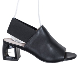 Goodin Slip-on skor på ett inlägg svart