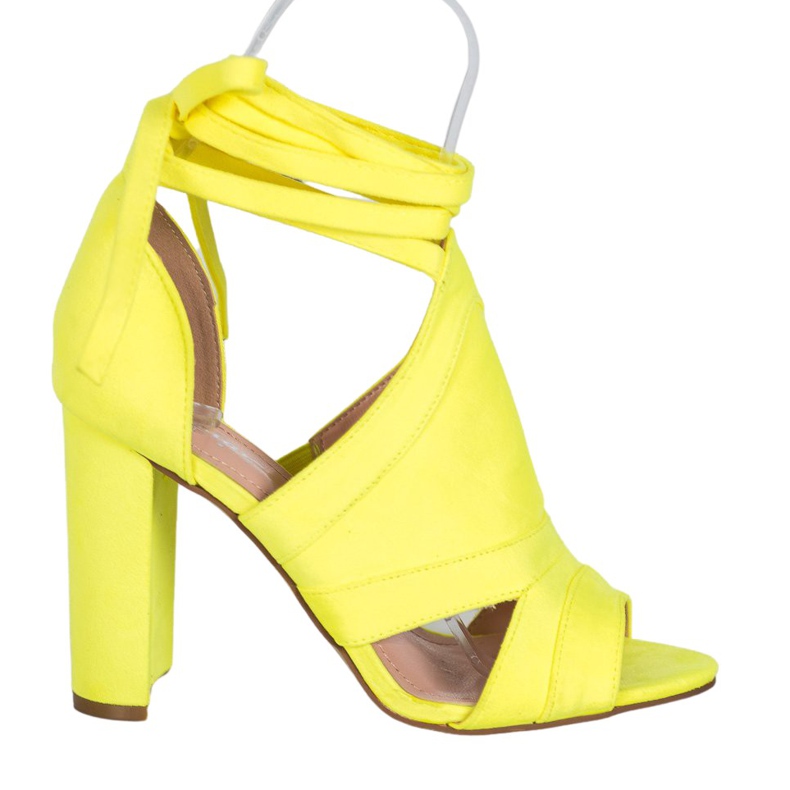 Seastar Knutna sandaler på ett inlägg gul