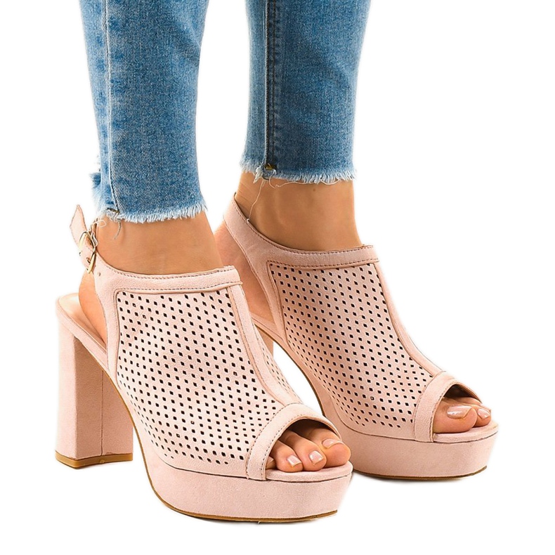 Beige sandaler med genomskinlig häl 9R82