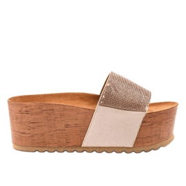 Beige tofflor på plattformen 77-99