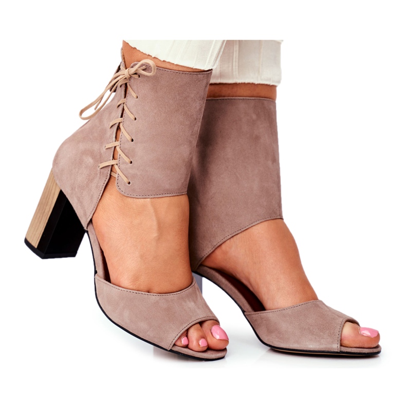 Kvinnors sandaler på hög klack Maciejka Beige mocka 04122-04