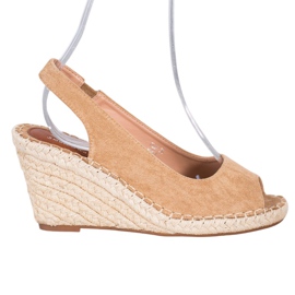 Small Swan Bruna sandaler på en hög kil