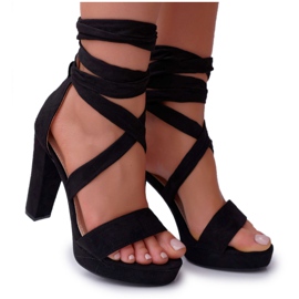 SEA Kvinnors sandaler på en hälknuten svart Milla