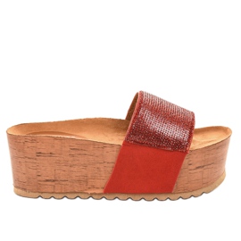 Röda tofflor på plattformen 77-99