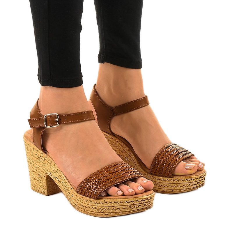 Bruna högklackade sandaler 150-614