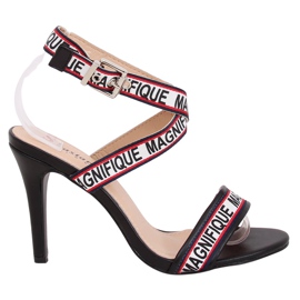 Svarta sandaler på en högklackad LL-170P Svart