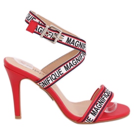 Röda sandaler på en högklackad LL-170P Röd