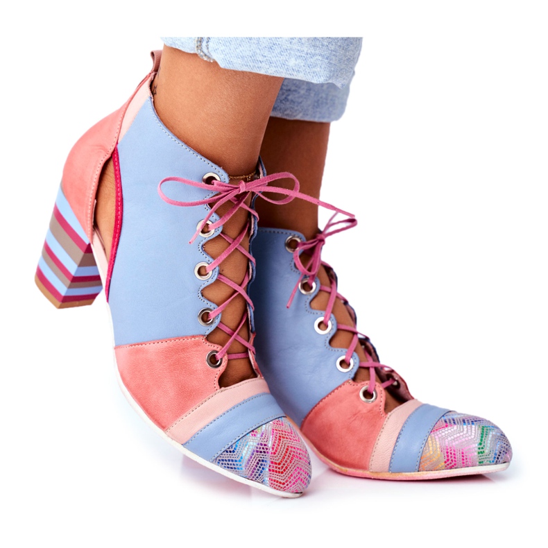 Kängor för kvinnor på häl Läder Maciejka våren 03938-15 blå rosa