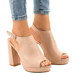 Beige mocka stövlar på stolpen 77-103