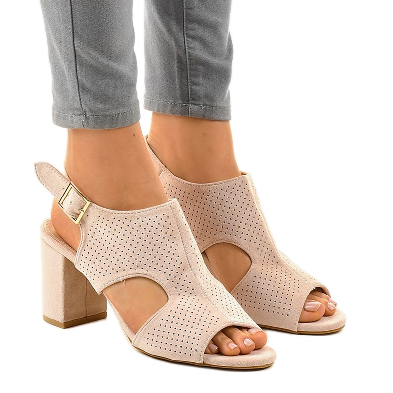 Beige sandaler med genomskuren 99-33A