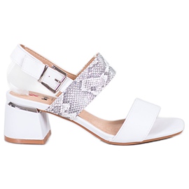 Kylie Trendiga sandaler på en bar vit