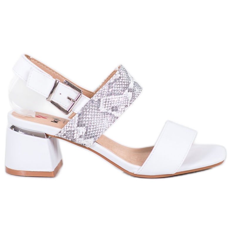 Kylie Trendiga sandaler på en bar vit