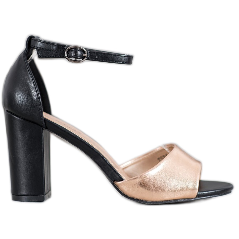 Small Swan Klassiska sandaler på en bar svart gul