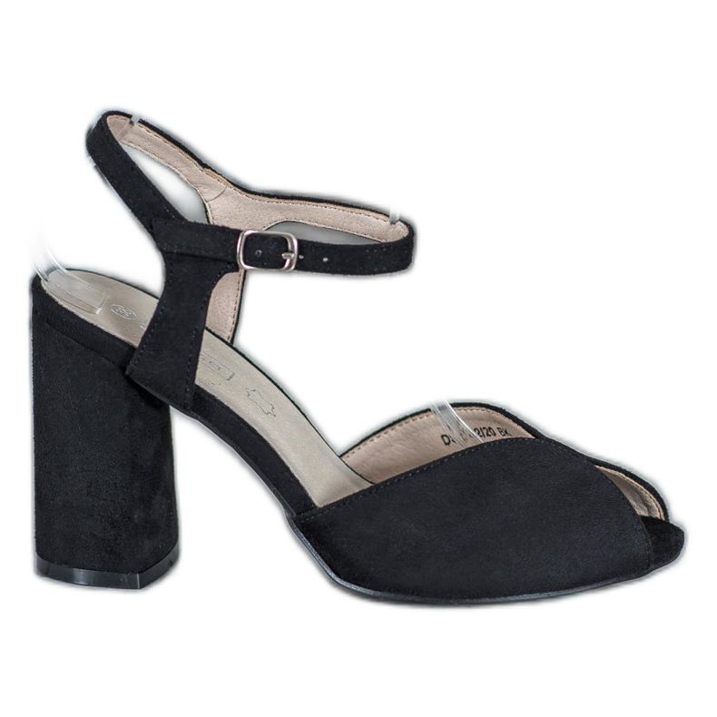 Filippo Svarta sandaler på en bar