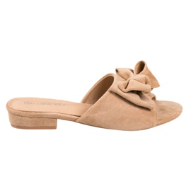 SHELOVET Beige flip-flops på en platt häl