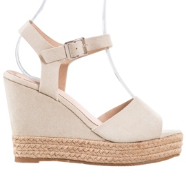 Clowse Beige sandaler på en hög kilklack