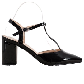 Diamantique Pumpar på en bar med en exponerad klack svart