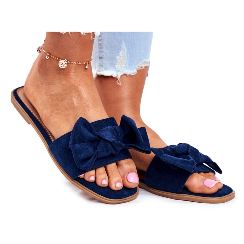 Malaysia tofflor för kvinnor med marinblå rosetter