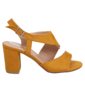 Sandaler på stolpen honung 2800 gul