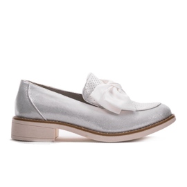Svarta slip-on skor med en RS-WED2 rosett silver- grå