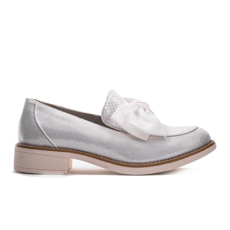 Svarta slip-on skor med en RS-WED2 rosett silver- grå