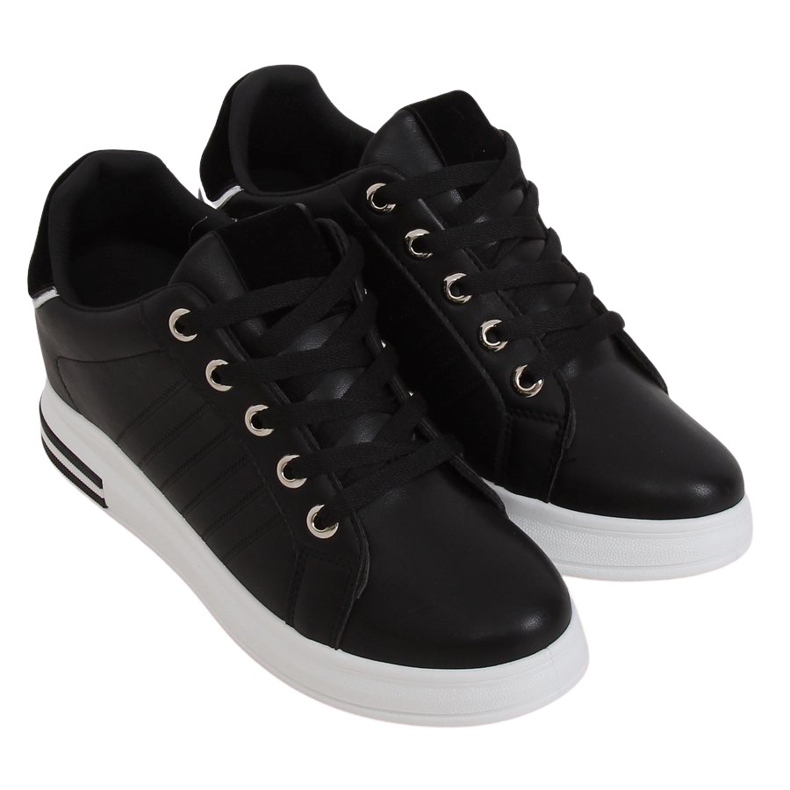 Svart R78 Svarta sneakers på en dold kil