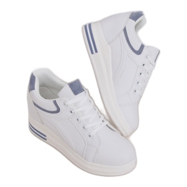Vita BY-0370 WHITE / BLUE sneakers på en dold kil