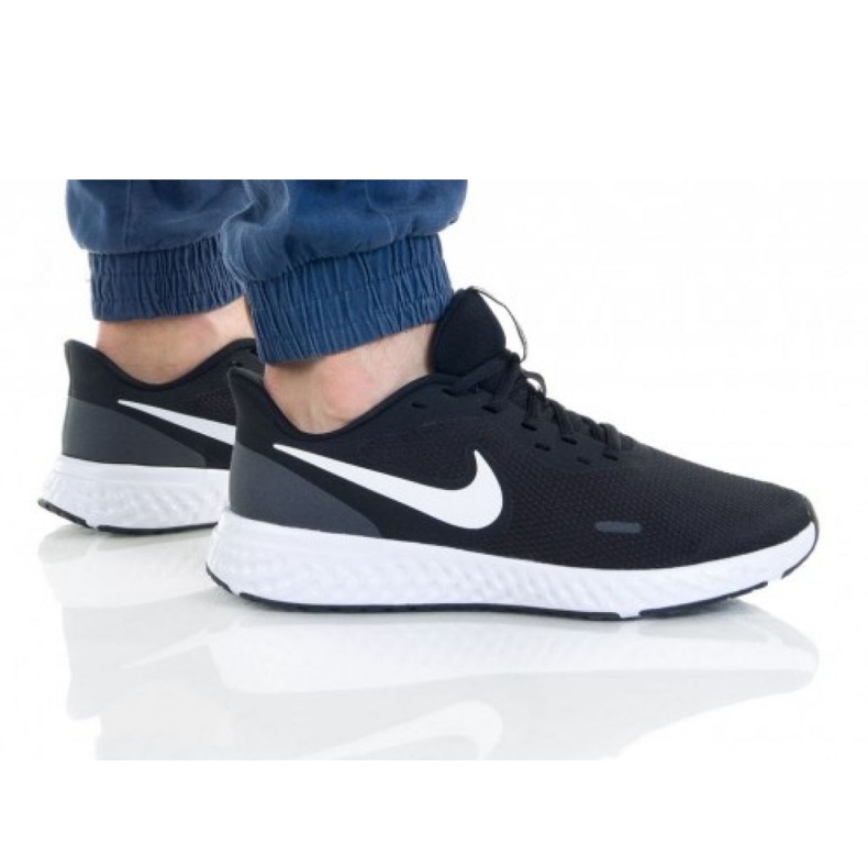 Nike Revoution 5 4E M BQ6714-003 sko vit svart