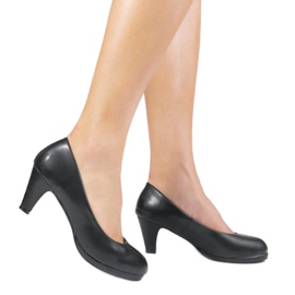 Svarta pumpar på XF09-1 stolpen