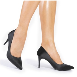 Svarta pumpar på LEI-160 hälen