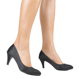 Svarta pumpar på en stift med cubic zirconias MJ1440