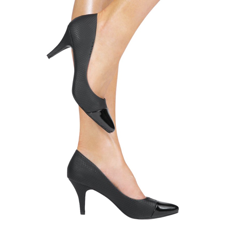 Svarta pumpar på YS-437 hälen