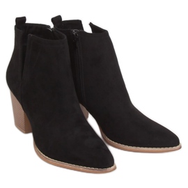 Högklackade stövlar med mandelsvarta tår M397 Svart