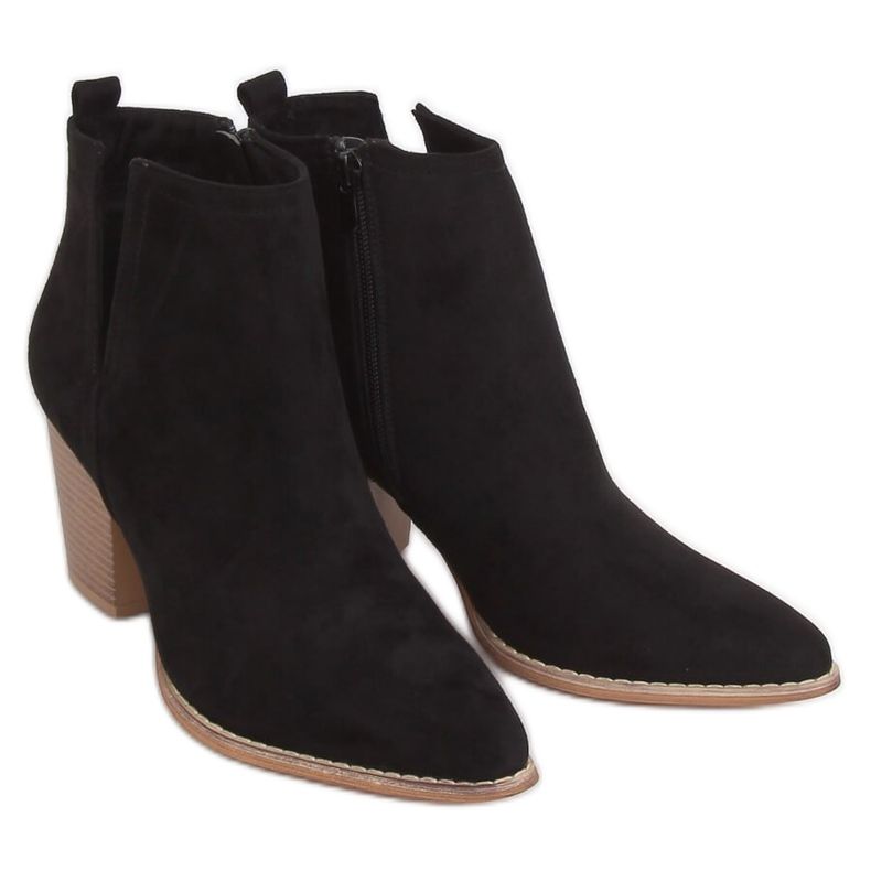 Högklackade stövlar med mandelsvarta tår M397 Svart