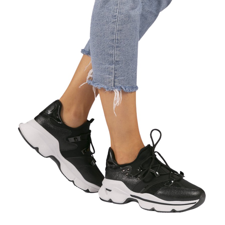 Svarta Lycra sneakers C947