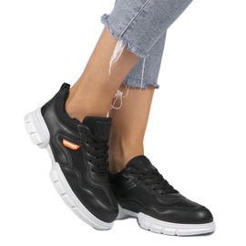 Svarta trendiga sportskor C051