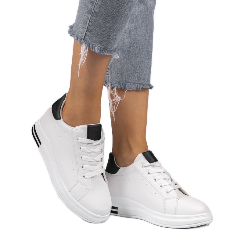 Vita sneakers på kilsneakers 1061 svart