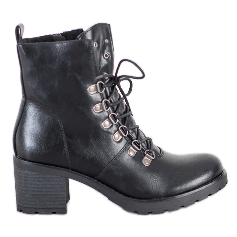 Arbetare på VINCEZA -inlägget svart