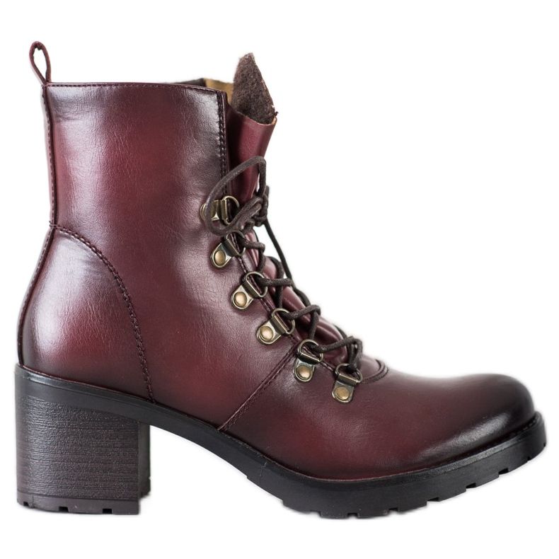 Arbetare på VINCEZA -inlägget röd