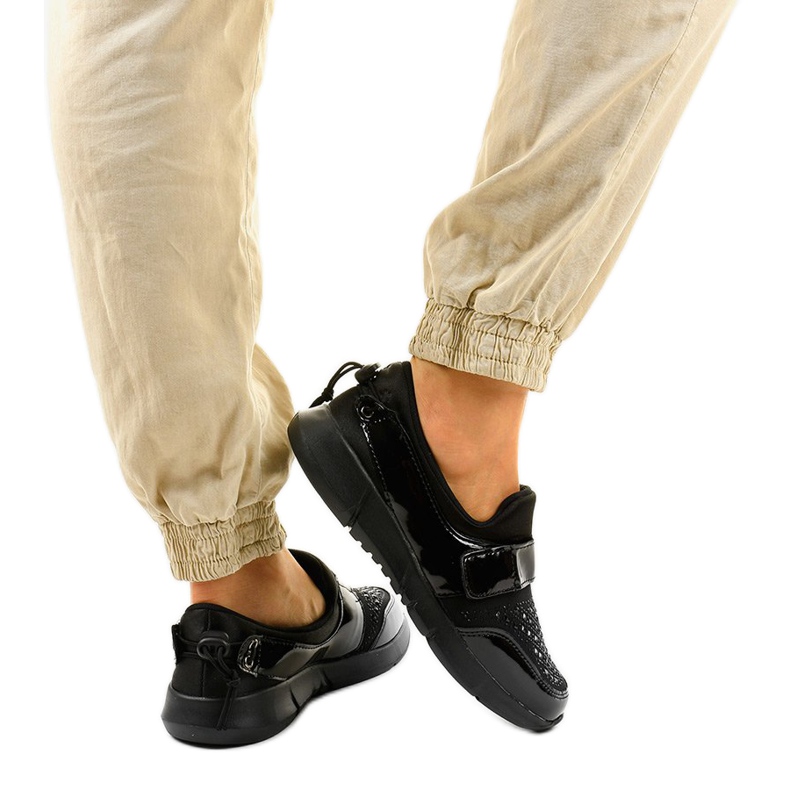 Svarta B120 slip-on sportskor