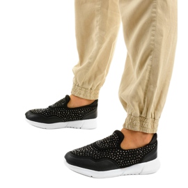 Svartvita slip-on sportskor B84-1