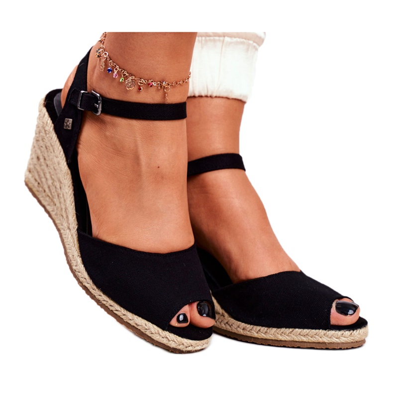 Kvinnors sandaler på en flätad kil Big Star Black DD274A209 svart