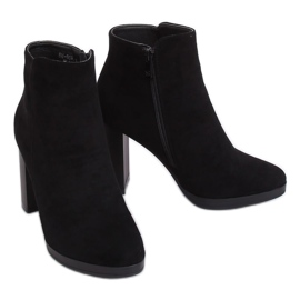 Svarta högklackade stövlar BM-9091-1 Svart