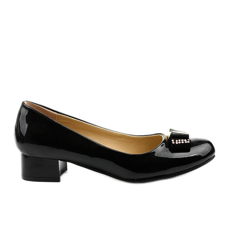 Svartlackerade pumpar på GFA89 -stolpen