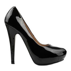 Svarta höglackerade klackar från Assala