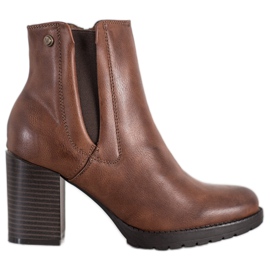 Weide Bekväma stövlar på en stolpe brun