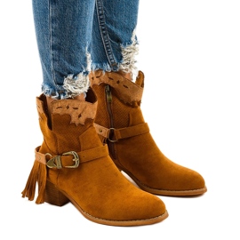 Generationsbruna stövletter i mocka på stolpen