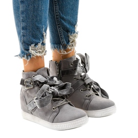 Grå mocka sneakers med Haiphaia spänne