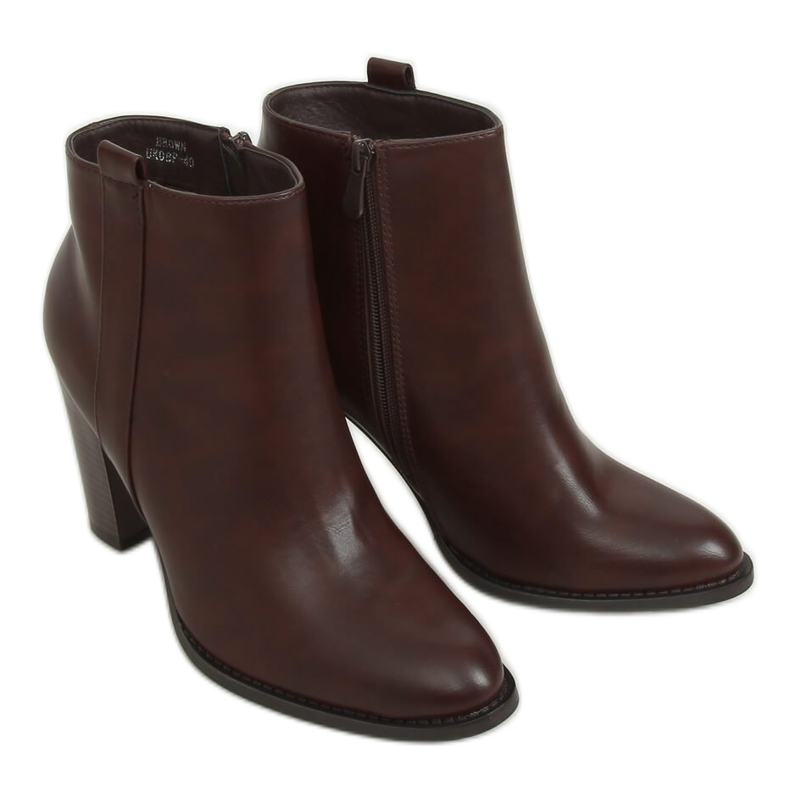 Klassiska bruna stövlar UK08P Brun på stolpen