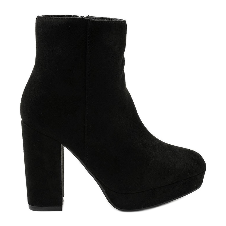 Svarta stövletter i mocka på Skye -stolpen